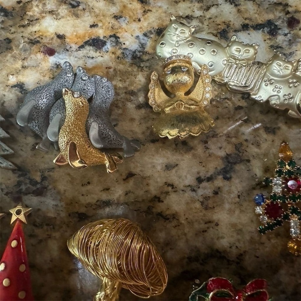 Vintage Christmas /Cat Holiday Brooch Lot Multicolor 1950s Collection - Picture 3 of 12